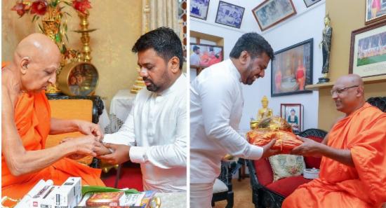 President Pays Homage to the Sacred Tooth Relic